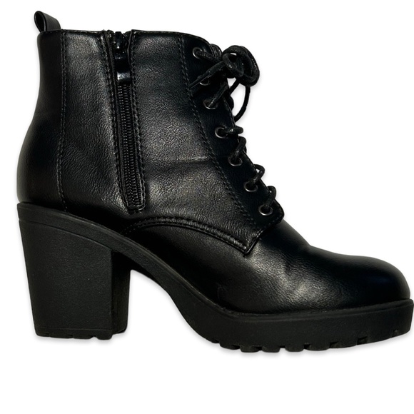 Windsor Women's Black Heeled Zipper Secured Mid Heel Boots Size 6 1/2 - Picture 2 of 12